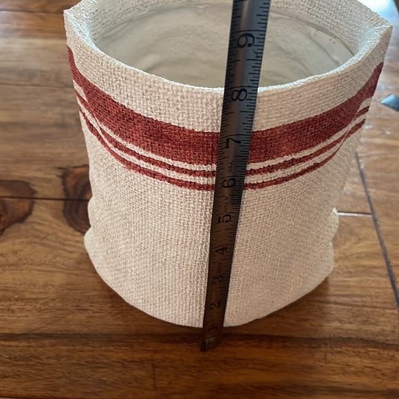 Resin Vase or flower pot - nice for holiday greens or even candy canes or snacks - Picture 9 of 9